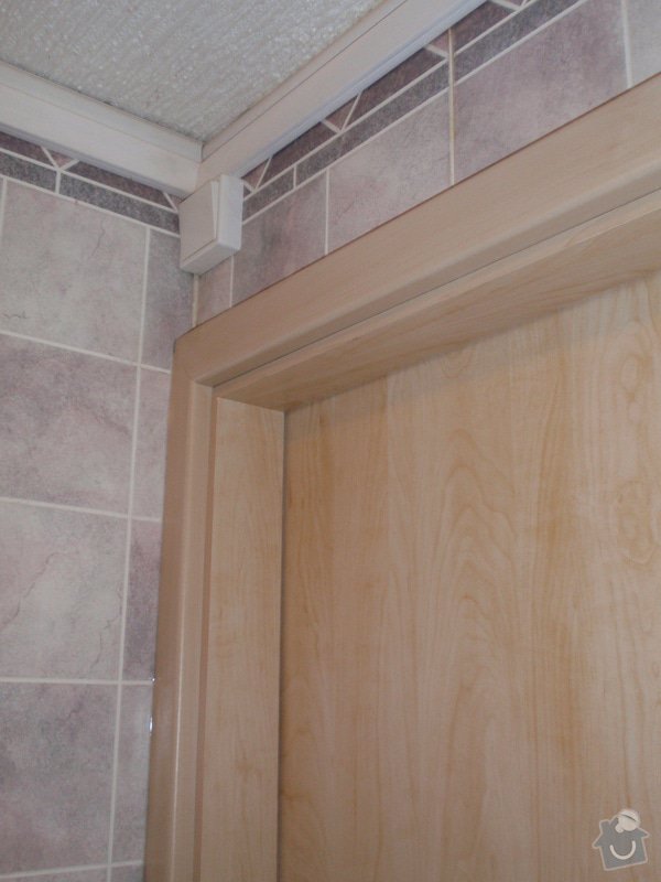 Sádrokartonová příčka a strop + vestavěné skříně a dveře do pouzdra: P1010075