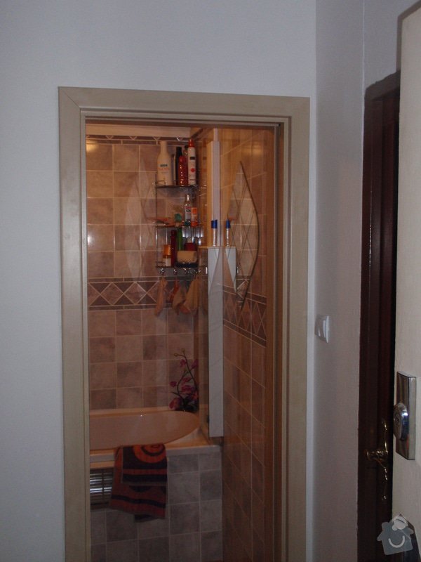 Sádrokartonová příčka a strop + vestavěné skříně a dveře do pouzdra: P1010076