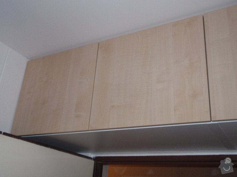 Sádrokartonová příčka a strop + vestavěné skříně a dveře do pouzdra: P1010079