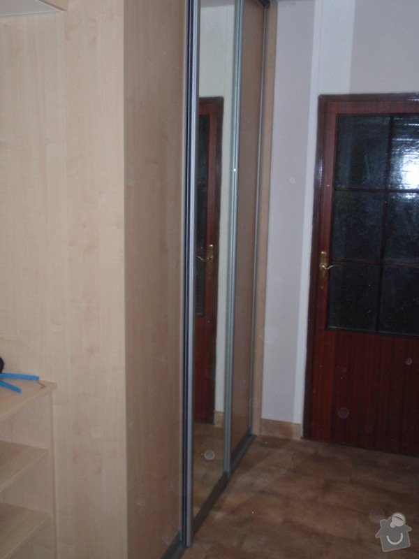 Sádrokartonová příčka a strop + vestavěné skříně a dveře do pouzdra: P1010086