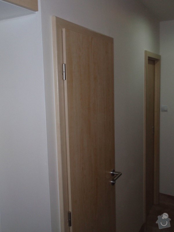 Sádrokartonová příčka a strop + vestavěné skříně a dveře do pouzdra: P1010088