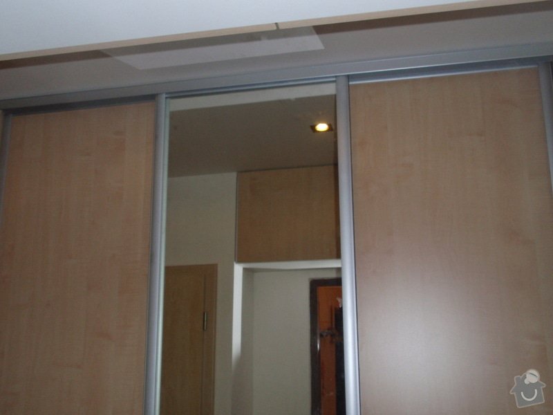 Sádrokartonová příčka a strop + vestavěné skříně a dveře do pouzdra: P1010090