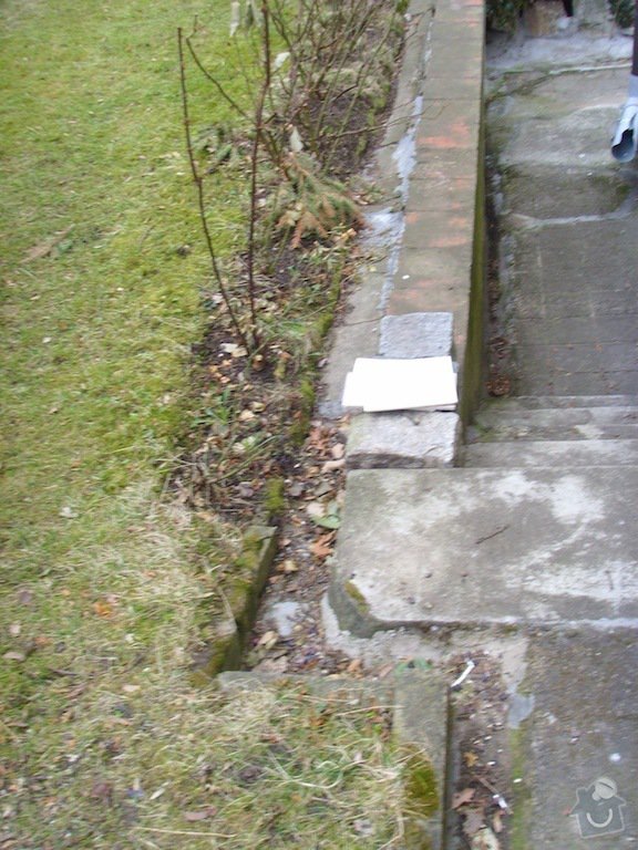 Litý beton a schody kolem domu: chodnicky_a_zlabky_3