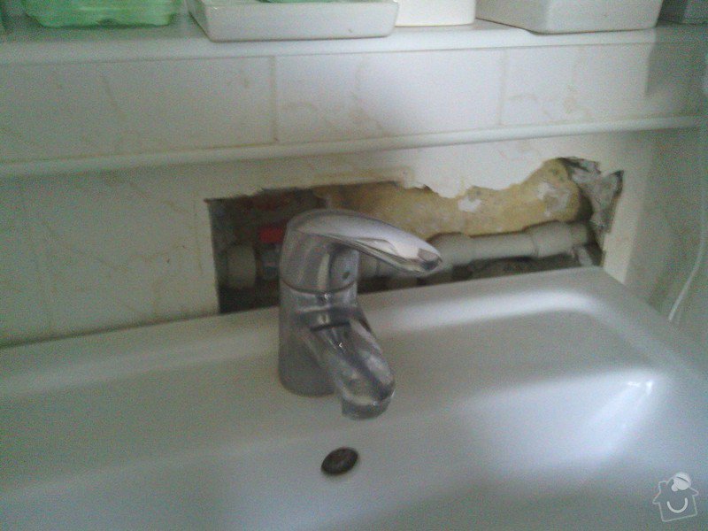 Opravy v koupelně po instalatéřích: 1
