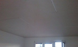 Snížení stropu sádrokartonem v pokoji o rozloze 16.5m2. 