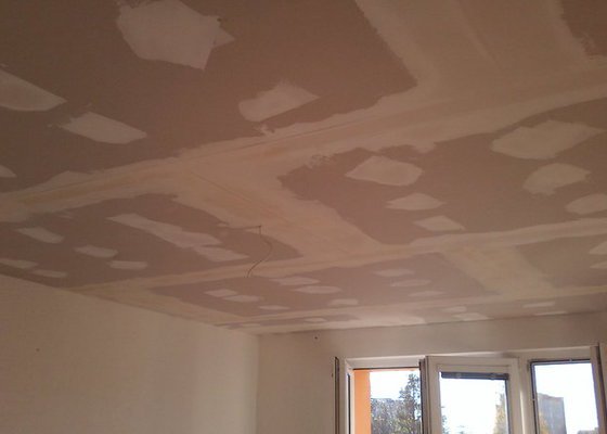 Snížení stropu sádrokartonem v pokoji o rozloze 16.5m2. 