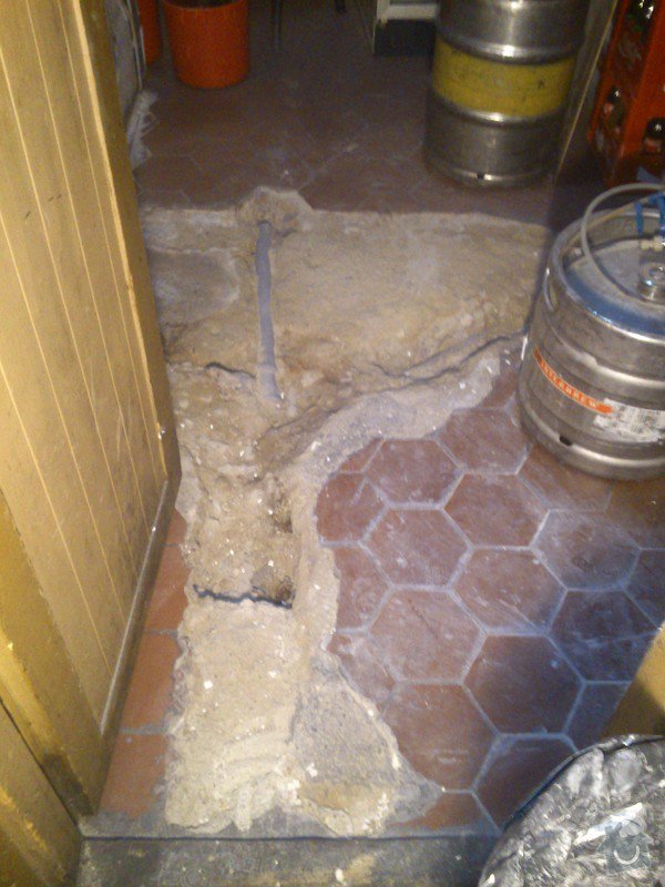 Rekonstrukce záchod,,opravy podlah: DSC_0207