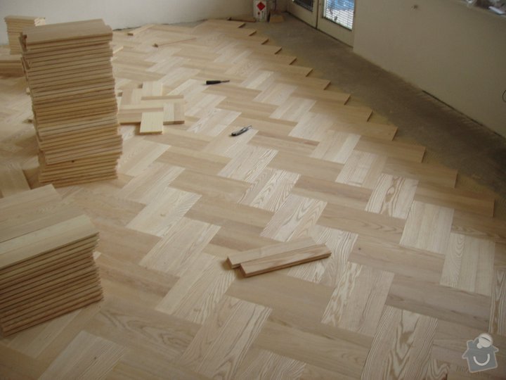 Pokládka dřevěné podlahy (parkety, prkna) + materiál: trojity_stromecek