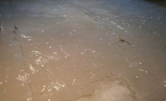 Oprava betonové podlahy - stav před realizací