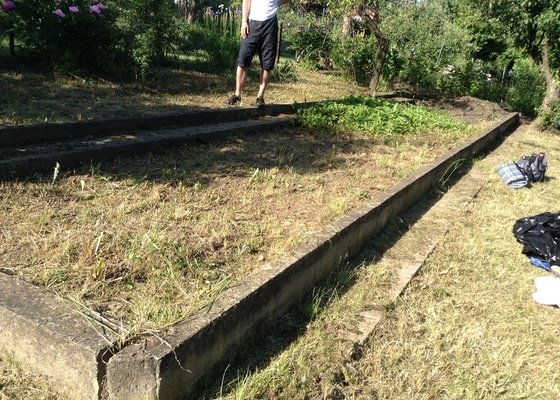Zemní práce (likvidace betonové desky, úprava zeminy na zahradě))