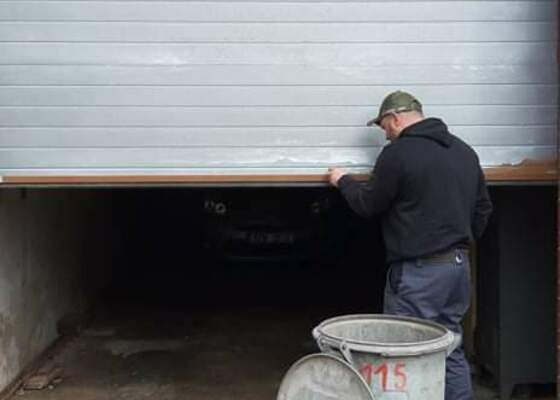 Oprava sekcnich garazovych vrat - sloupana barva