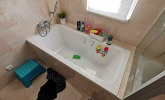 Předělání silikonů v koupelně a na WC - stav před realizací