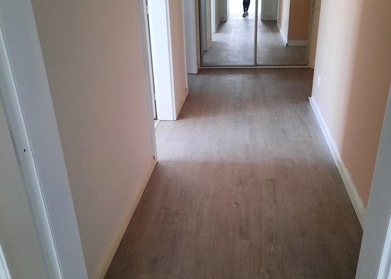 Položení vinyl podlahy 80m2