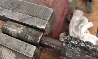 Svářečské práce a svařování - svaření utrženého železného pantu u zahradní branky
