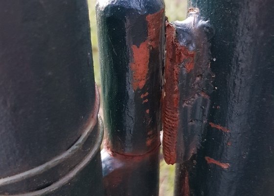 Svářečské práce a svařování - svaření utrženého železného pantu u zahradní branky
