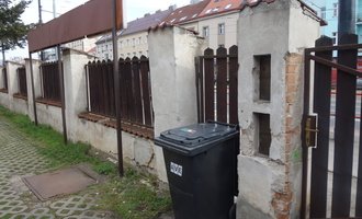 Rekonstrukce plotu - stav před realizací