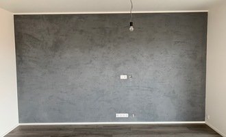 Betonová stěrka za kuchyňskou linku a do obývacího pokoje