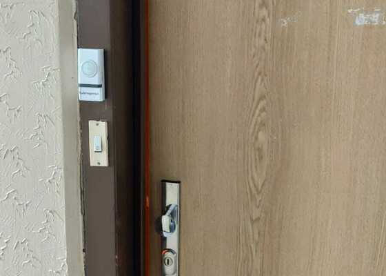 Renovace vstupních dveří do bytu