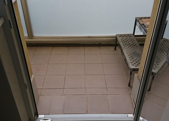 Zvětšení otvoru pro balkónové dveře v panelovém bytě.