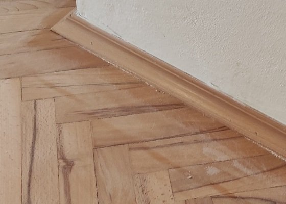 Oprava drevene podlahy spatne natrene olejem s tvrdym voskem, dva pokoje, Praha 3