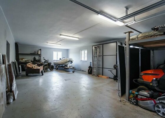 Renovace podlahy v garáži - epoxy + stěrka