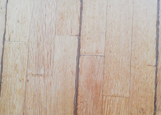 Zbrouseni drevene plovouci podlahy