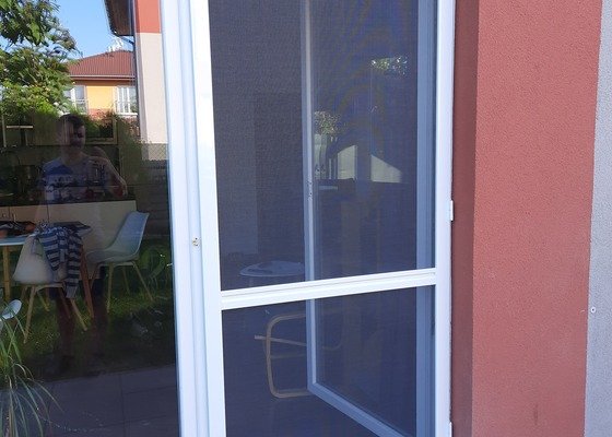 Okenní a dveřní síť proti hmyzu
