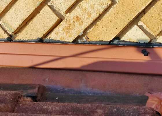Oprava střechy (izolace) kolem komína