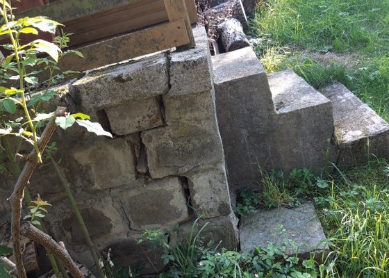 Oprava betonové podezdívky u chaty + další práce