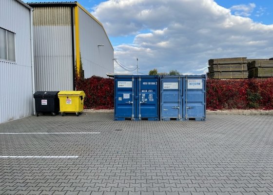 Přístřešek ke skladovým kontejnerům