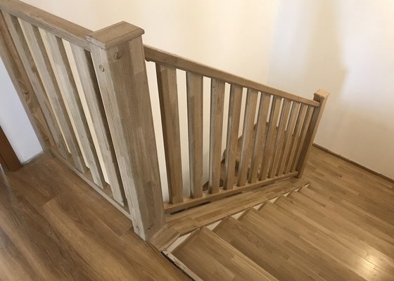 Obložení schodů a zábradlí(dřevo)
