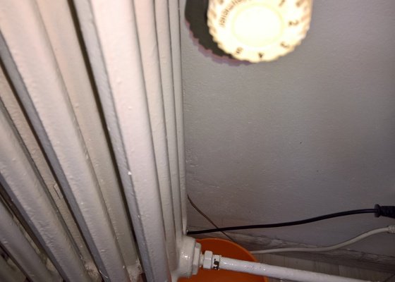 Oprava prasklého připojení radiátoru