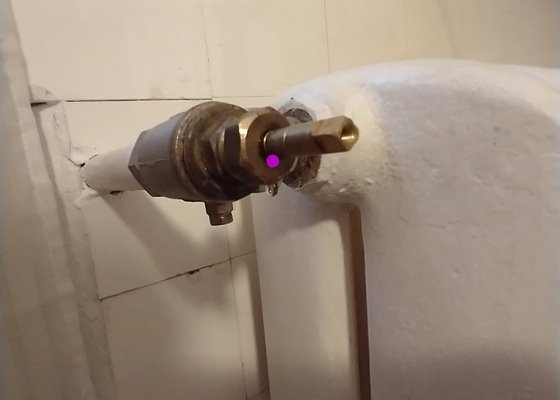 Oprava kapajícího ventilu u radiátoru