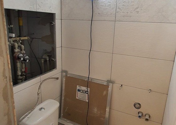 Instalatérské práce v rekonstruované koupelně