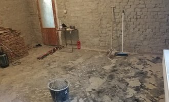 Lita cementova podlaha - stav před realizací