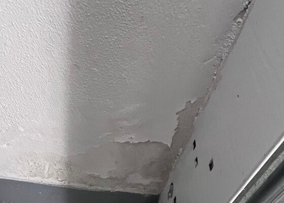 Odstranění vlhkosti zdiva v garáži v RD v Ostravě - stav před realizací