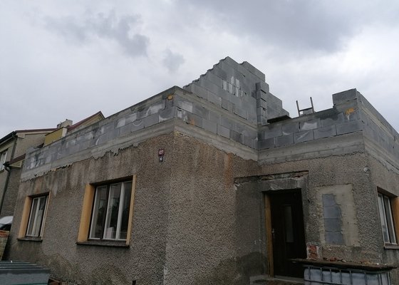 Stavba krovu,pokládka plechové krytiny Satjam Grandle hliník