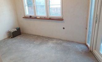 Betonová stěrka - podlaha 12m2 - stav před realizací