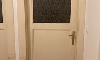 Renovace dveří a zárubní - stav před realizací