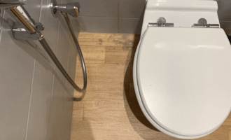 Pokládka dlažby do koupelny a WC - stav před realizací