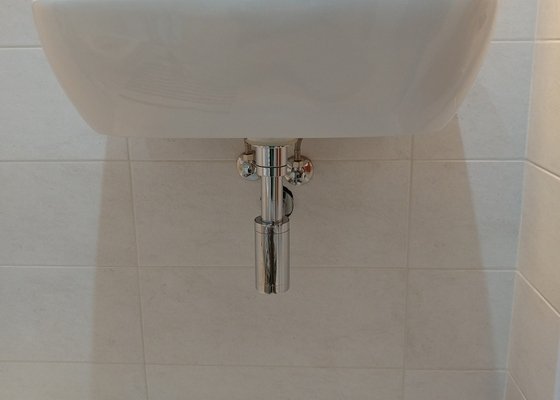 Montáž skřínky s novým umývadlem do koupelny + oprava přetékajícího WC