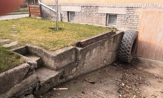 Rekonstrukce plotu a garážových vrat - stav před realizací