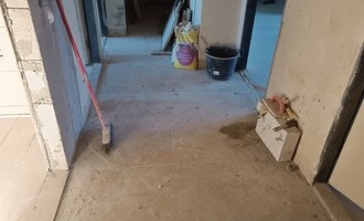 Potěrový beton + následné vylití podlah v bytě - stav před realizací
