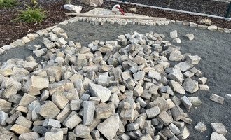 Pokládka kamenné dlažby - stav před realizací