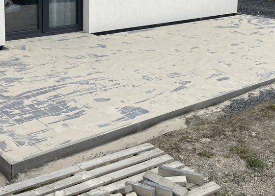 Zhotovení terasy - obrubníky + pokládka betonové dlažby