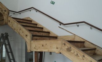 Renovace dřevěného schodiště