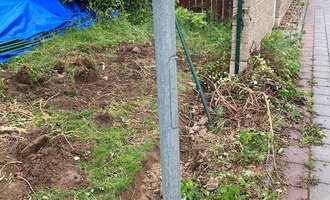 Stavba zděného plotu - stav před realizací