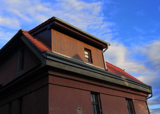 Natření dvou dřevěných vikýřů na střeše RD Praha 8