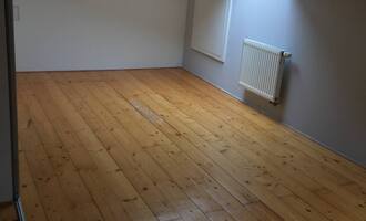 Oprava podlahy - dřevo, přebroušení, lak
