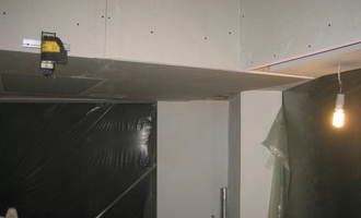 Zateplení a sádrokartonový strop ve 2 místnostech - stav před realizací